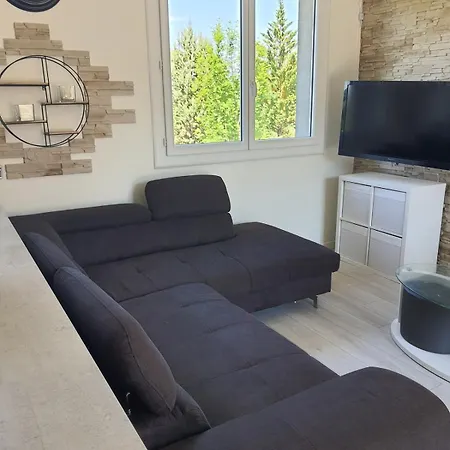 Apartment Grand T2 Confort Au Calme Avec Terrasse *
